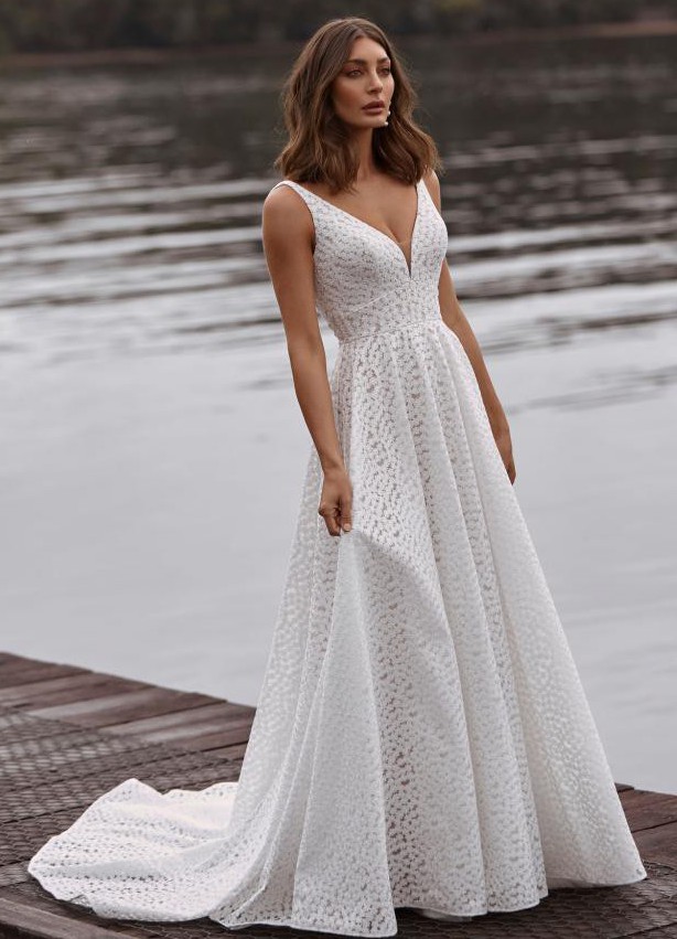 Madi Lane, Clara Sample Wedding Dress Save 61% - Stillwhite