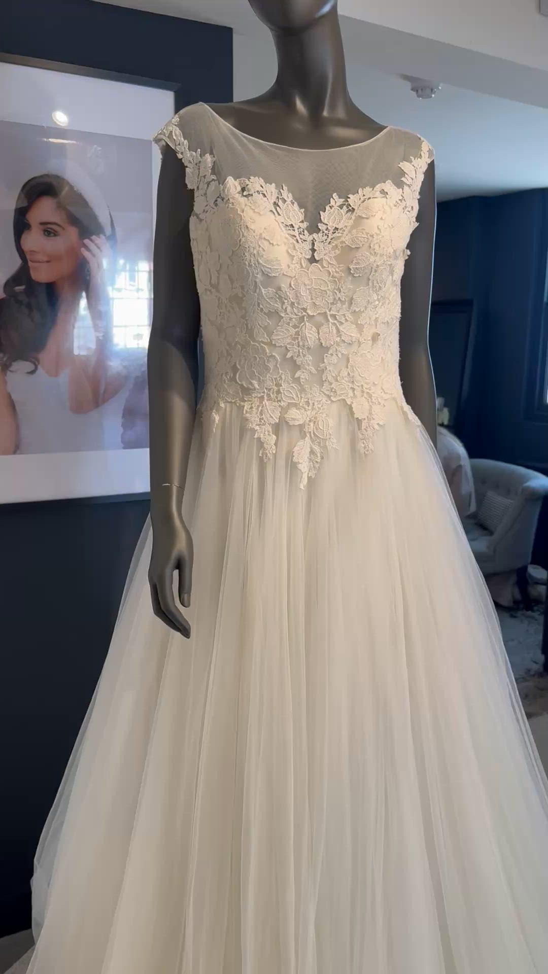 Justin Alexander, Beautiful Tulle Gown - 8852 - Boutique Sample