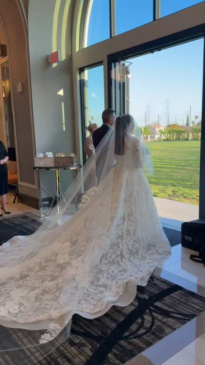 Monique Lhuillier, Emilia