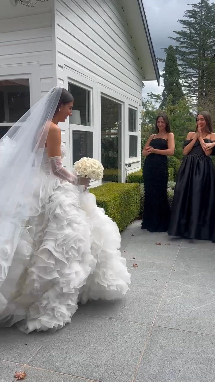 Monique Lhuillier, Charming