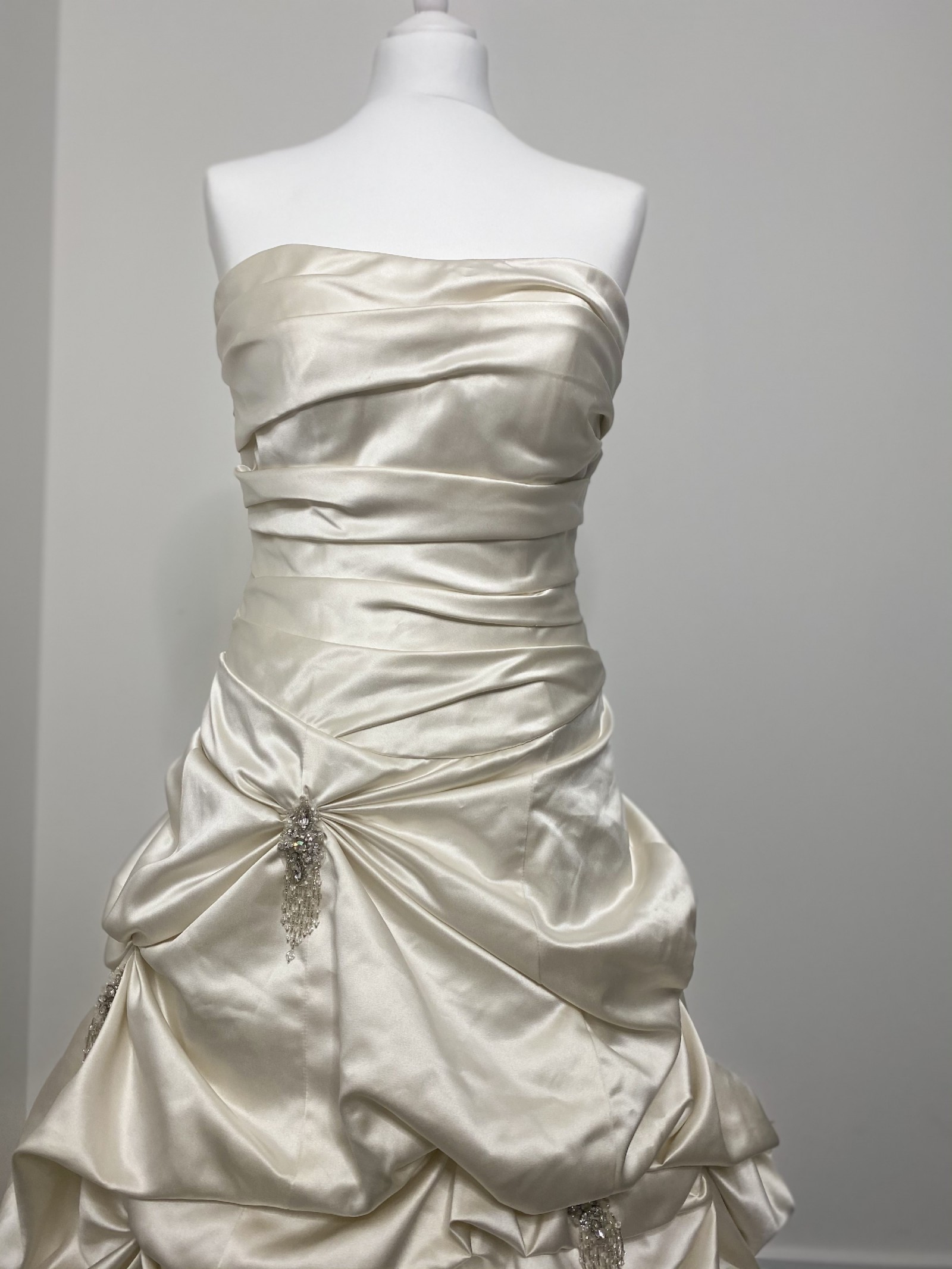 Alfred Sung Sample Wedding Dress - Stillwhite