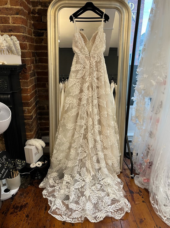 Evie Young Bridal Sample Wedding Dress Save 61 Stillwhite