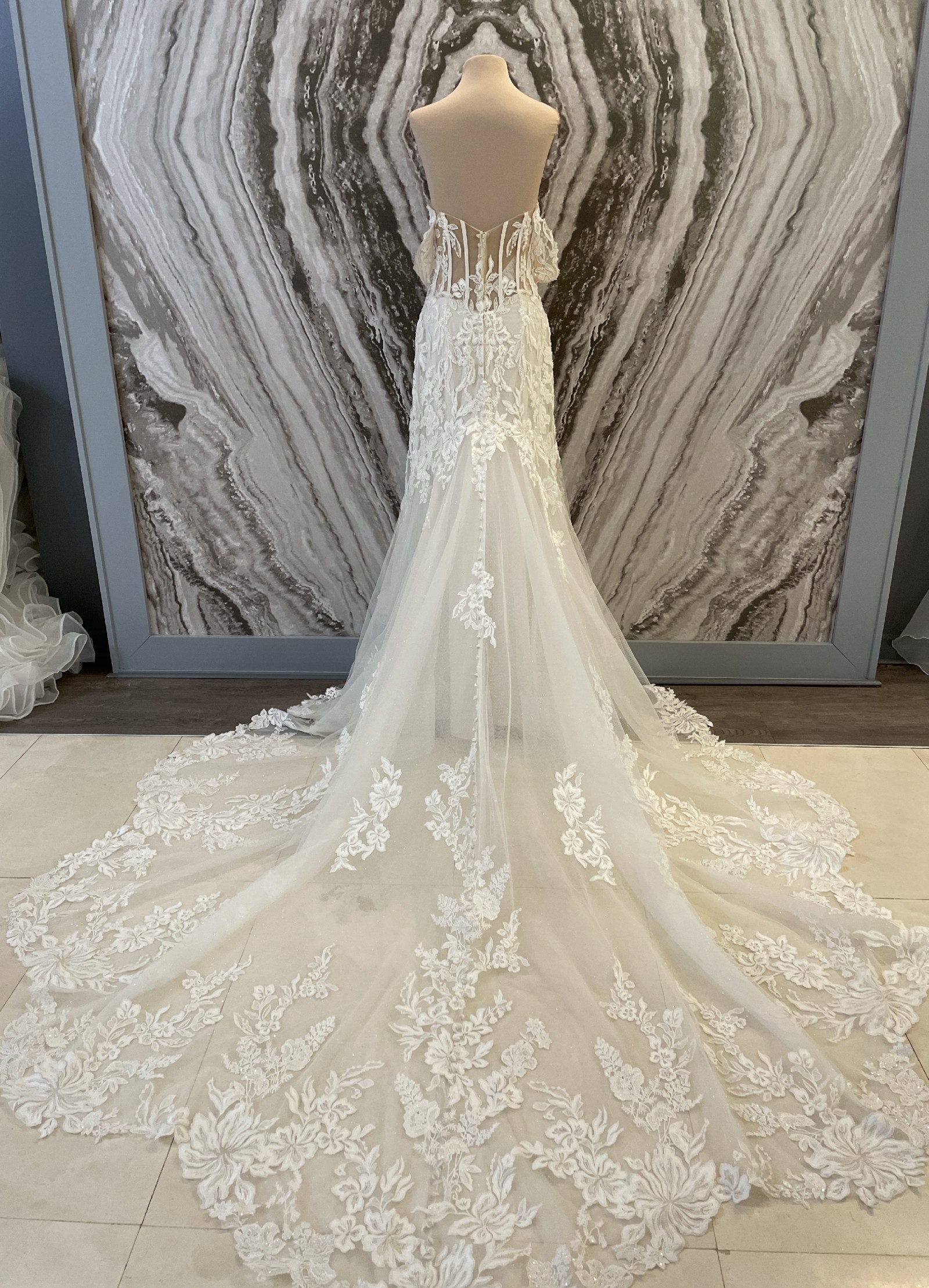 Allure Couture C623 Sample Wedding Dress Save 58% - Stillwhite
