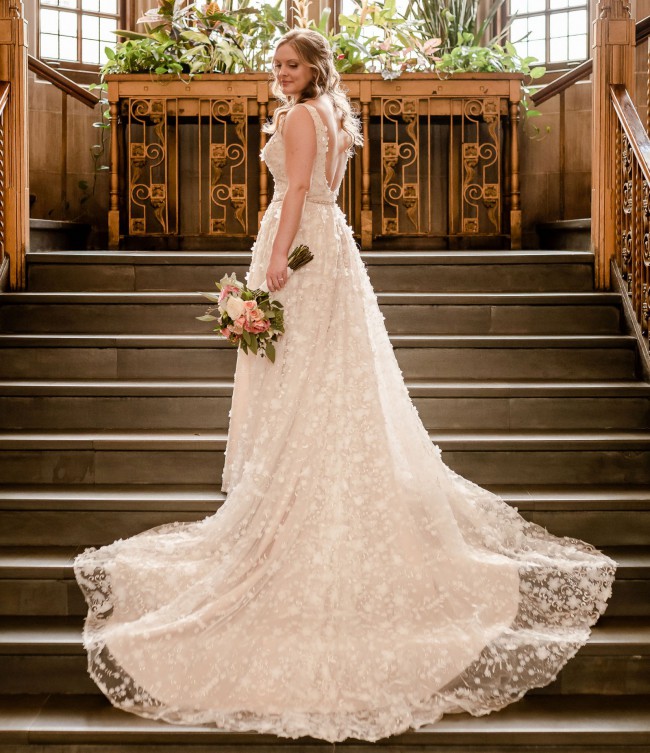 Ashley And Justin Bride Style : 10755