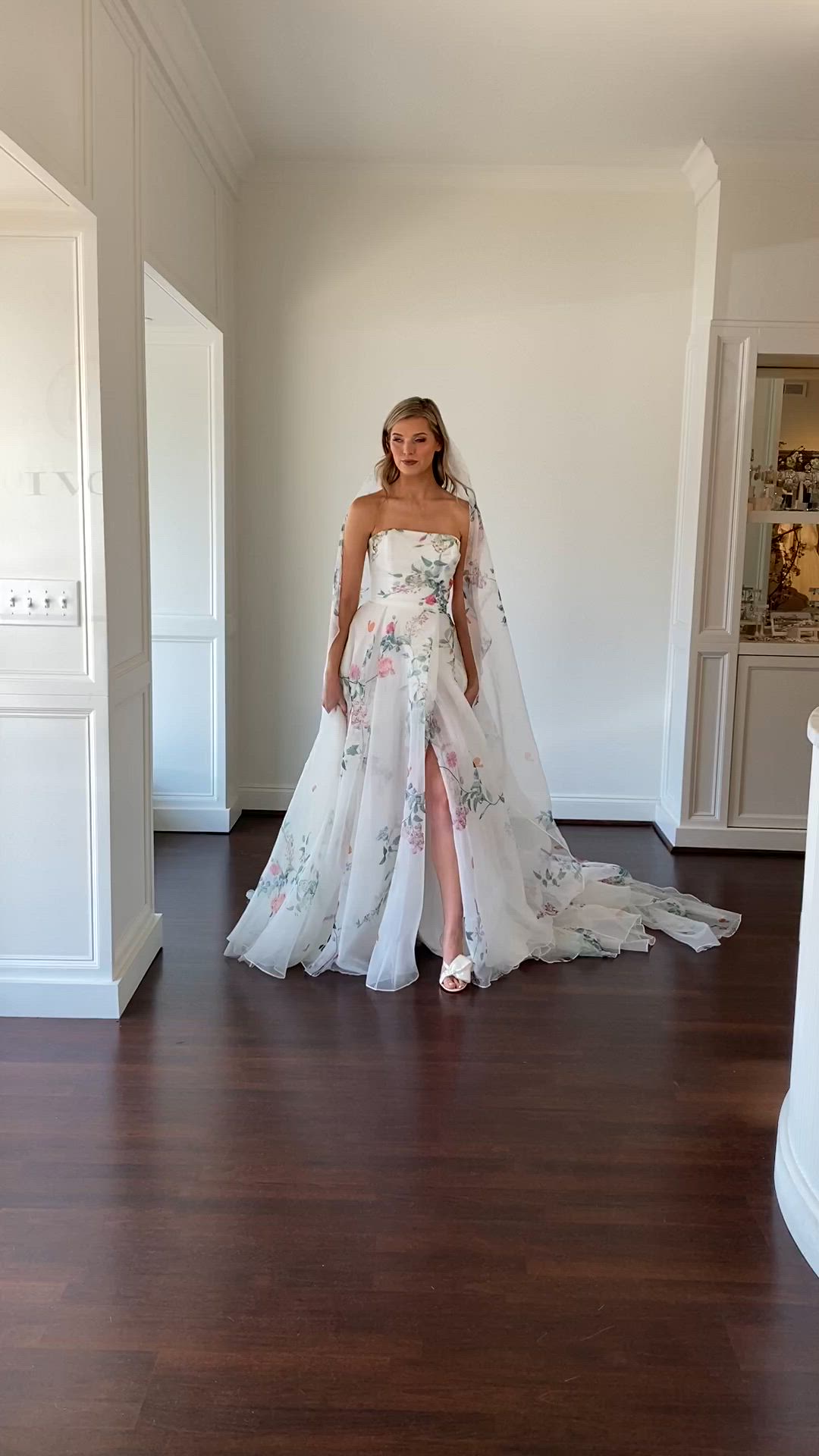 Monique Lhuillier, BL22206 including detachable bow