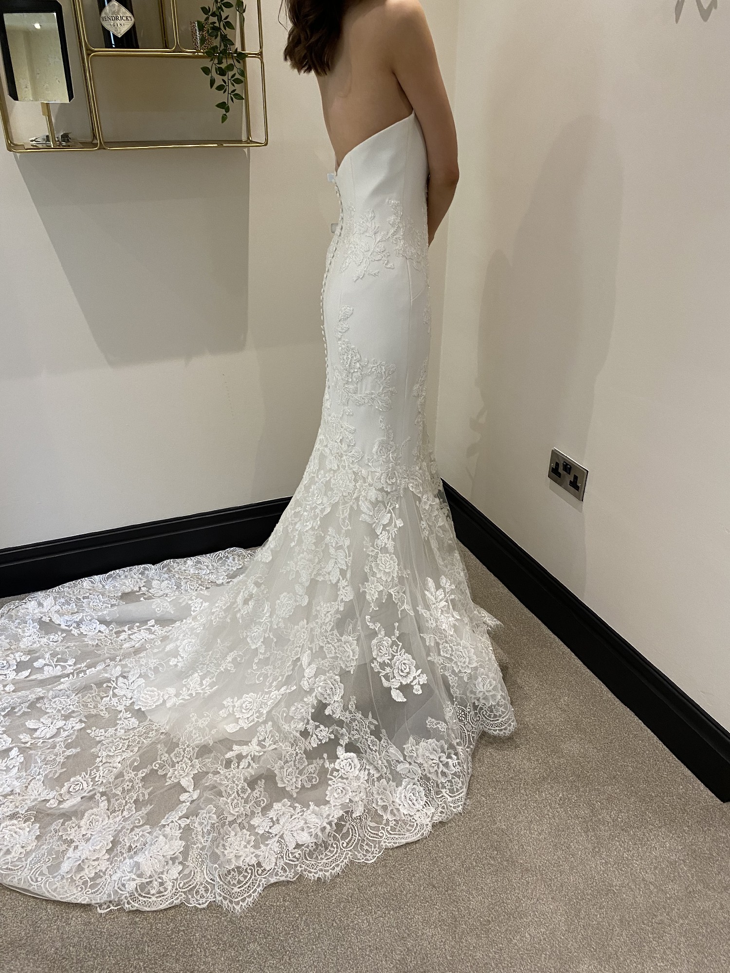 blue-by-enzoani-laura-sample-wedding-dress-save-38-stillwhite