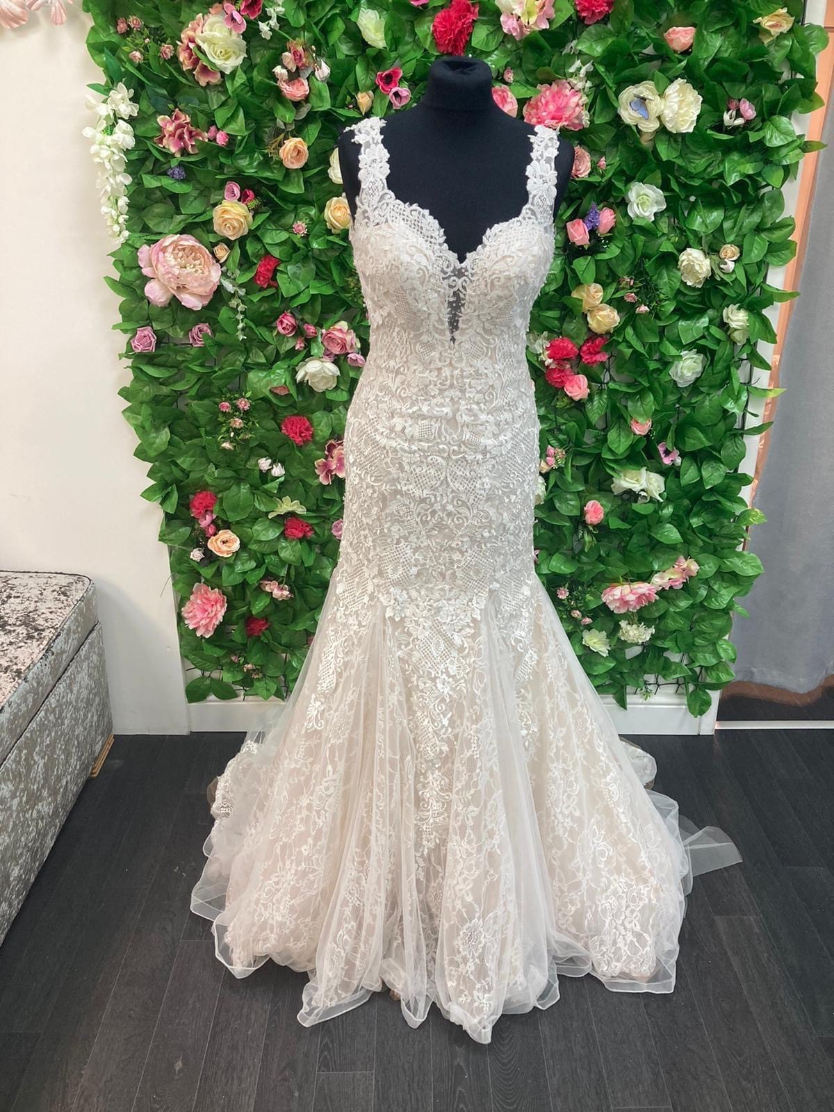 LQ Designs Wedding Dress: Timeless Elegance Redefined