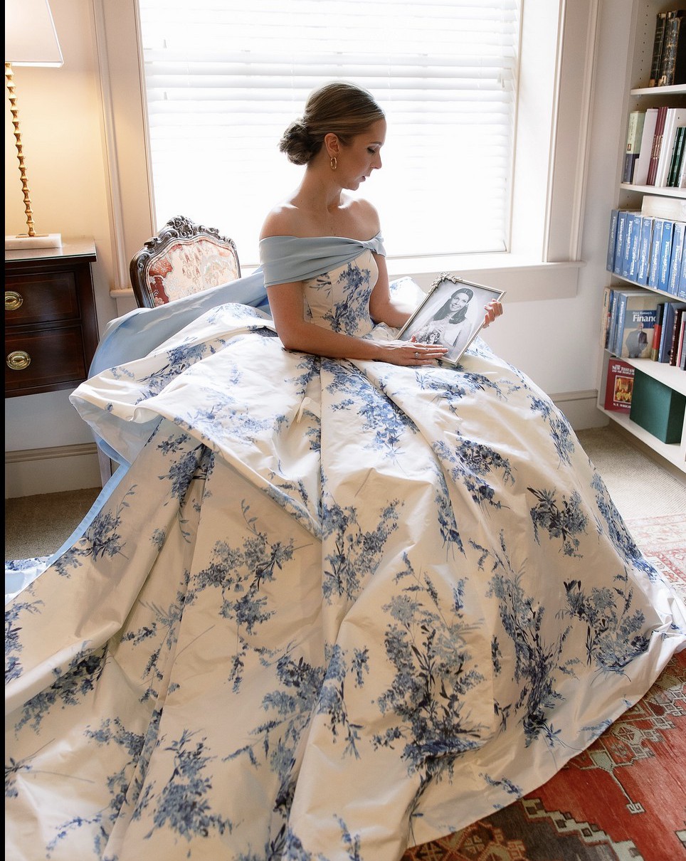 Sareh Nouri, Hydrangea monique floral blue white ballgown satin Sample Wedding  Dress Save 71%