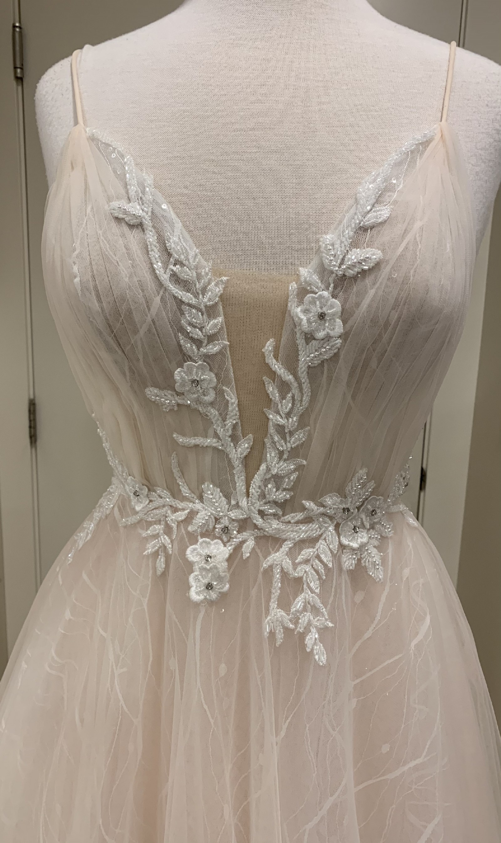 L'Amour Anastasia Sample Wedding Dress Save 24% - Stillwhite