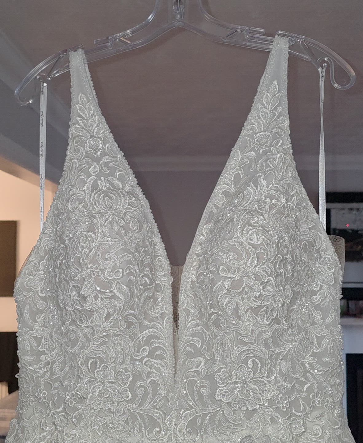 Stella York, 6752 (New - Never worn or Altered, Includes Veil)