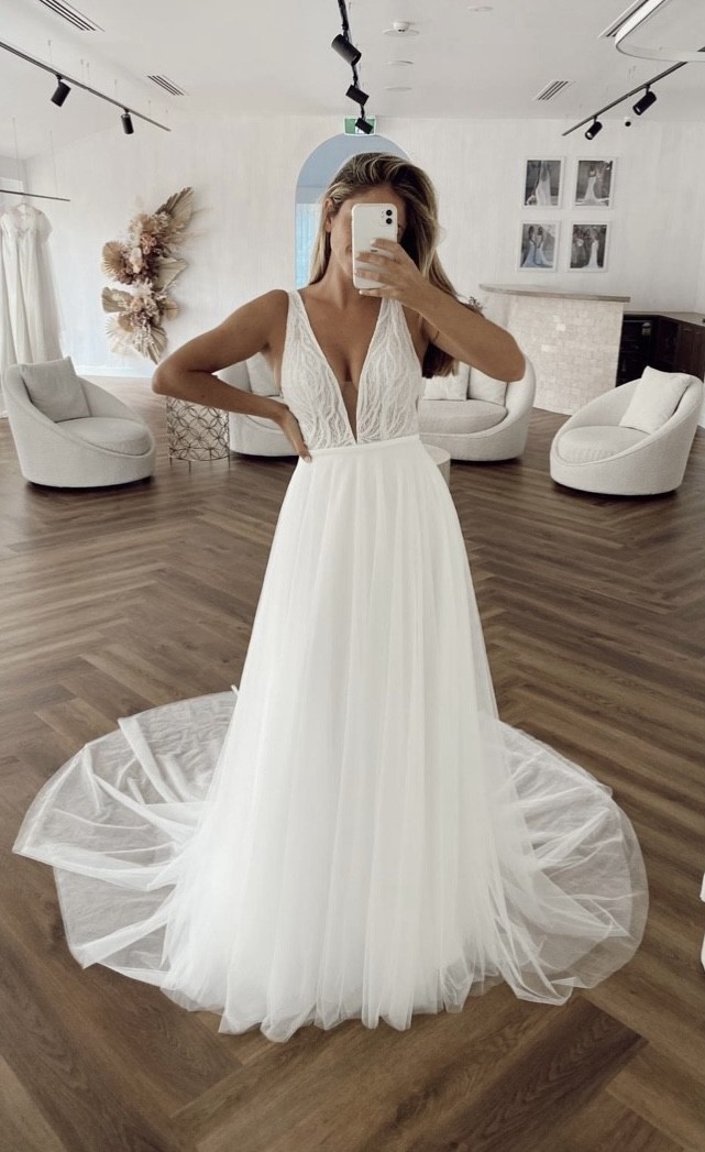 flowy sparkly homecoming dresses Women's Silver Sparkly Homecoming Dress 2024 – alinanova main image 1