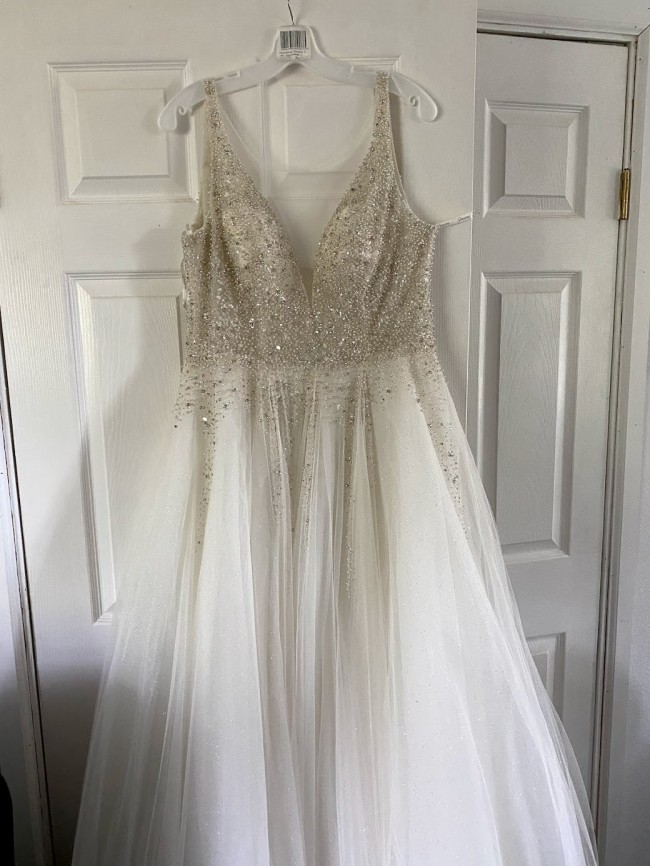 beaded bodice plunging-v illusion wedding dress galina signature Signature, GA New Wedding Dress Save 53% Size:3-6 months collection:floral-prints Cute Party Dress, Diamond-encrusted