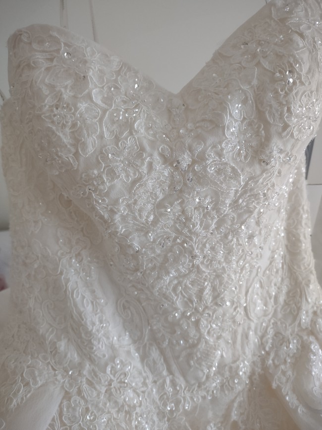 cwg749 oleg cassini