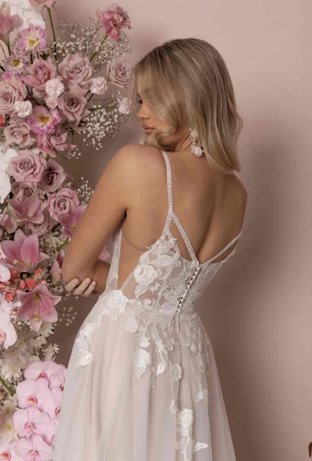 Madi Lane, Kalani Sample Wedding Dress Save 59% - Stillwhite