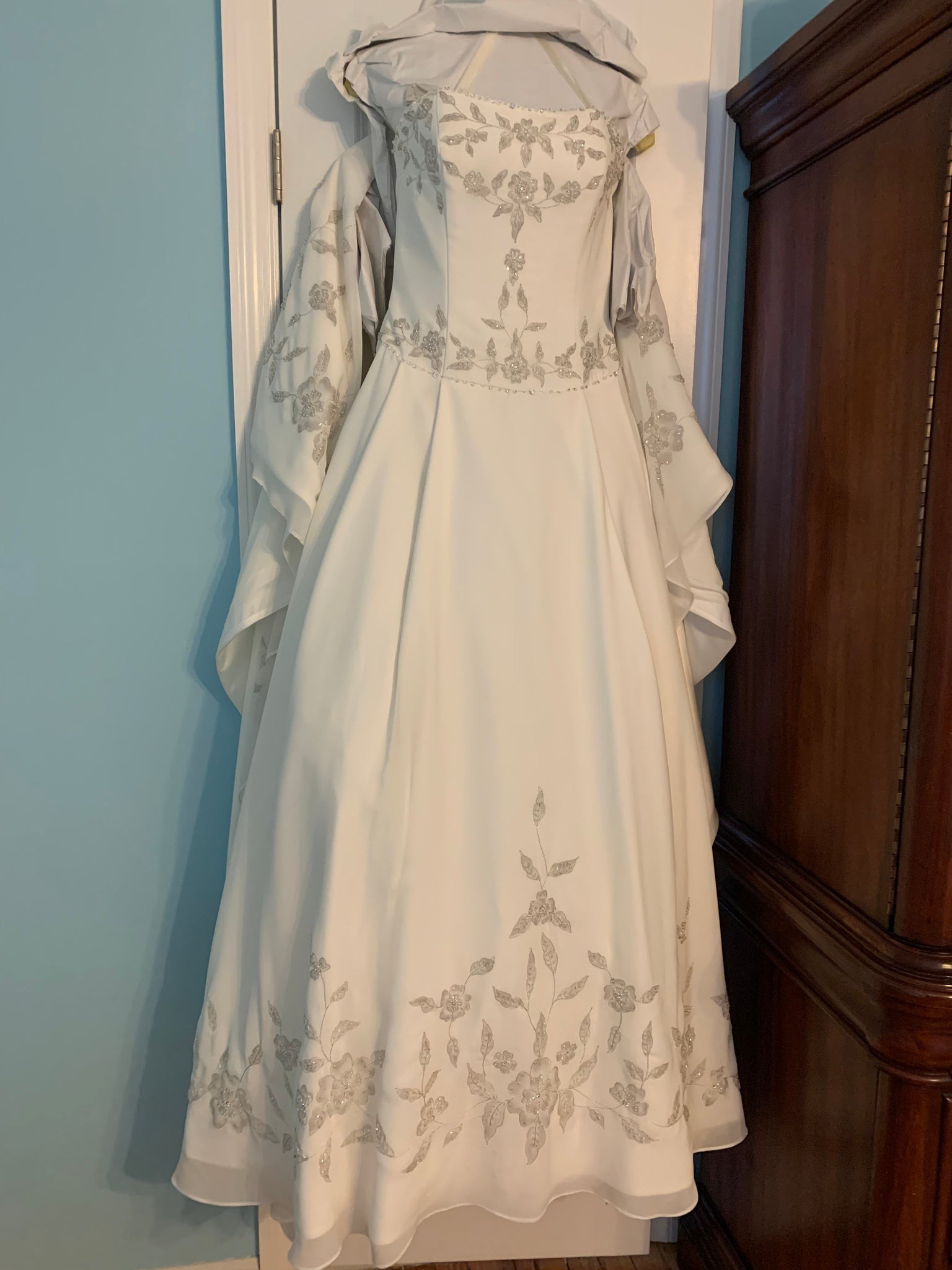 Henry Roth Pulls Henry Roth, Classic Strapless A-Line 21317 New Wedding Dress Save 80% ...