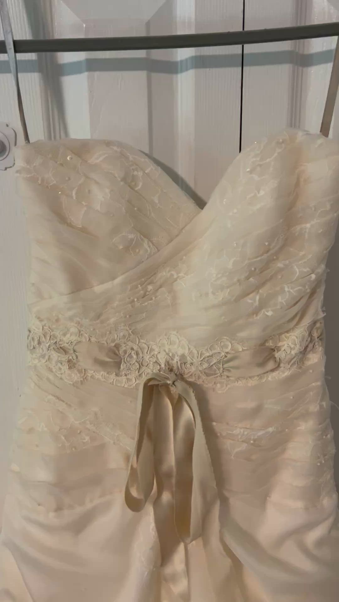 Monique Lhuillier, Drop Waist Sweetheart Neckline with Lace and Beadi