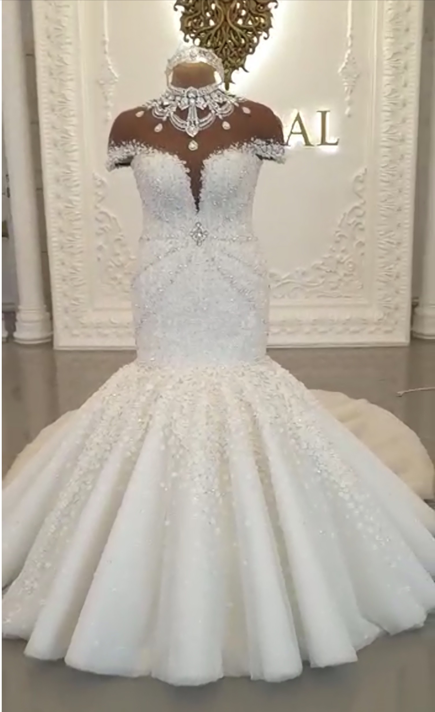 Leo Almodal Custom-made Preowned Wedding Dress - Stillwhite