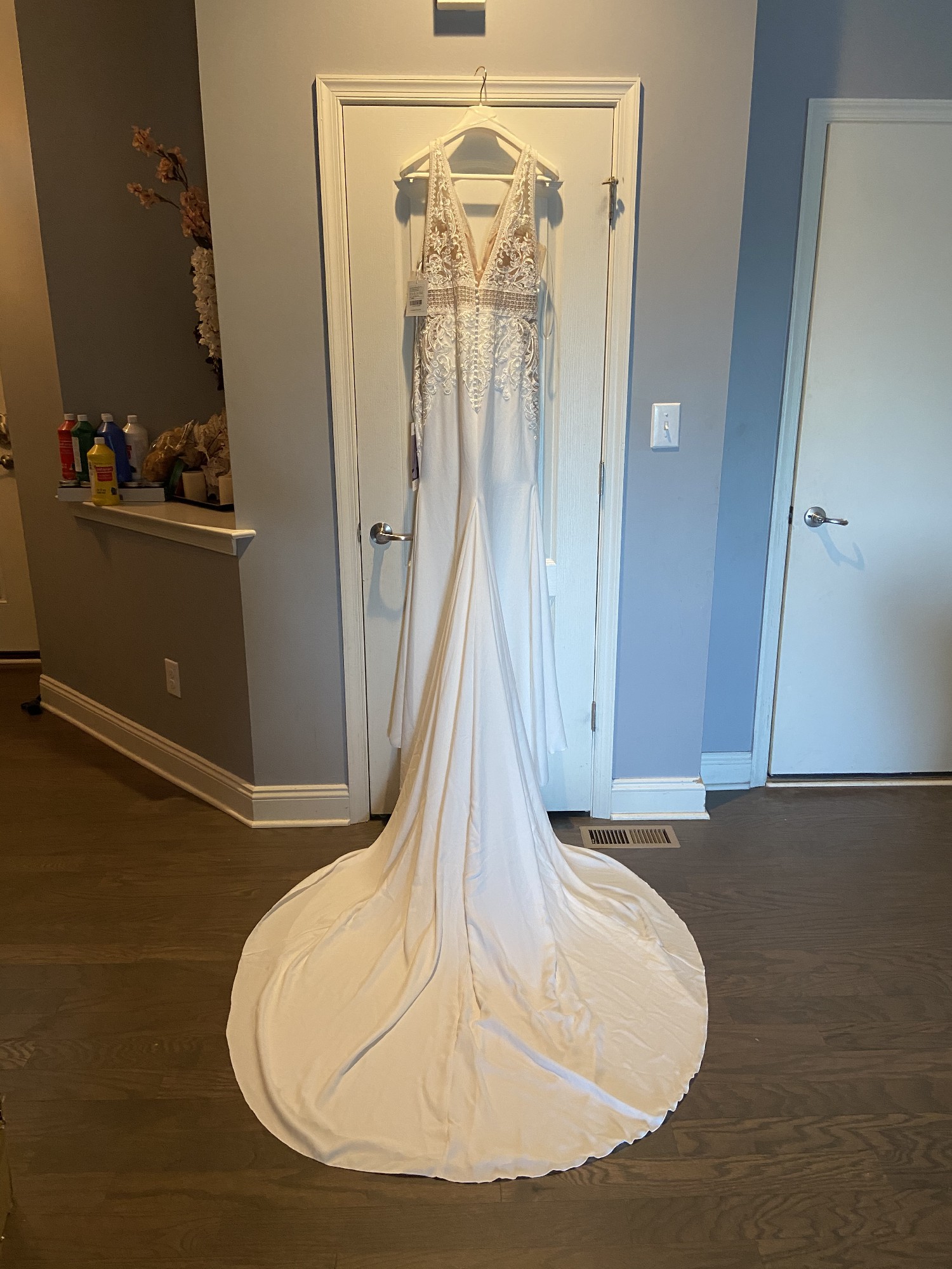 Pronovias, Emily
