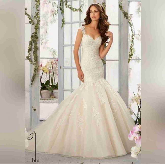 Morilee 5407 NOT PINK!!! IT'S IVORY & WHITE