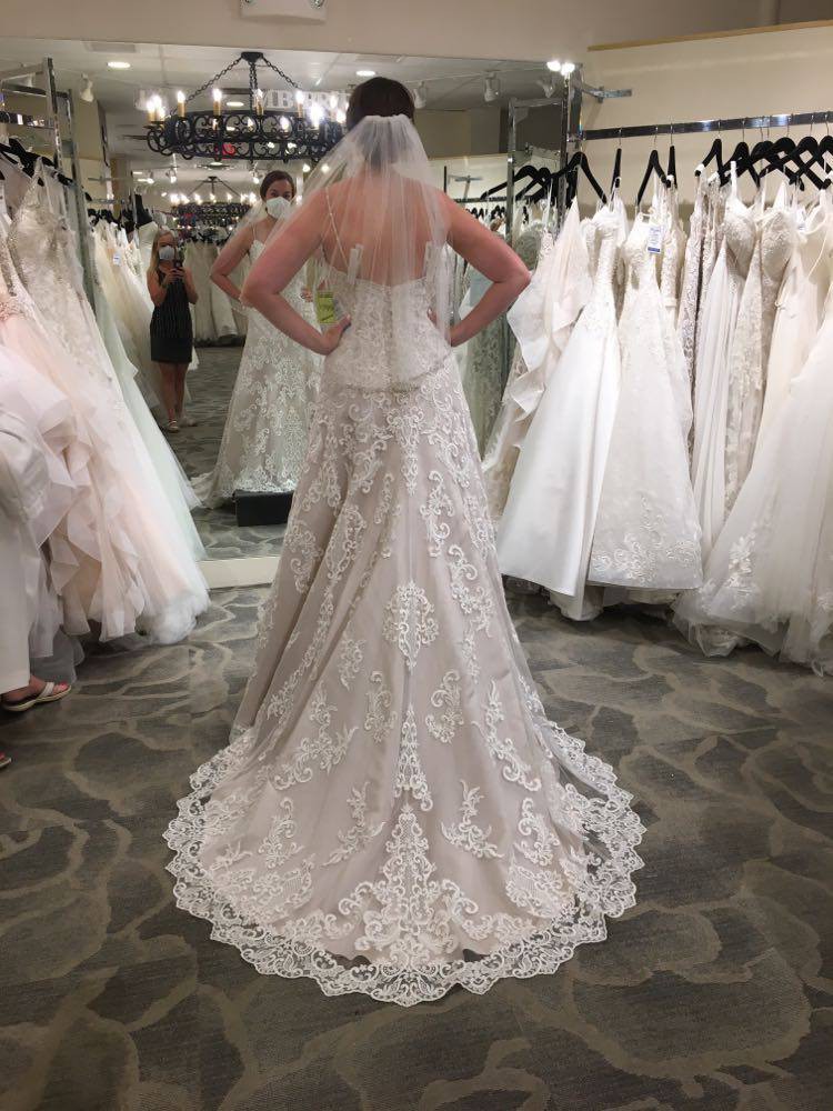 Allure Bridals 9605 Sample Wedding Dress Save 57 Stillwhite