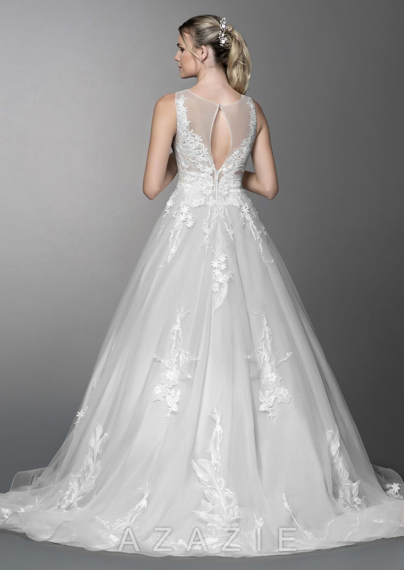 Scalloped V-Neck Lace and Tulle Wedding Dress