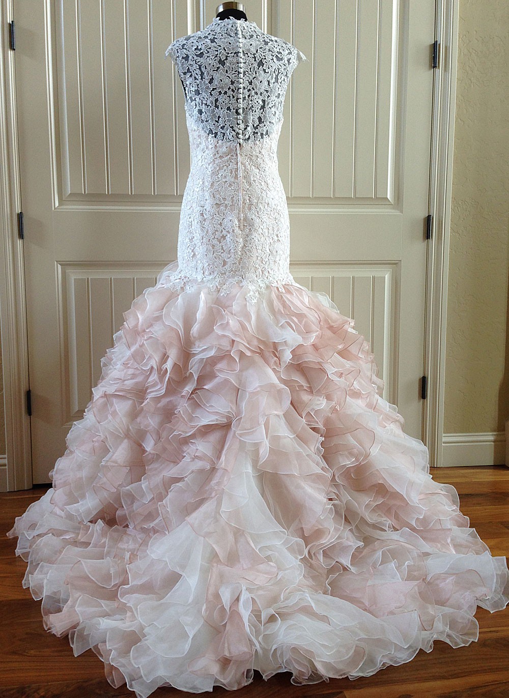 strapless sweetheart lace mermaid wedding dress Strapless Sweetheart Lace Mermaid Bridal Gown: Elegant Embroidery 10