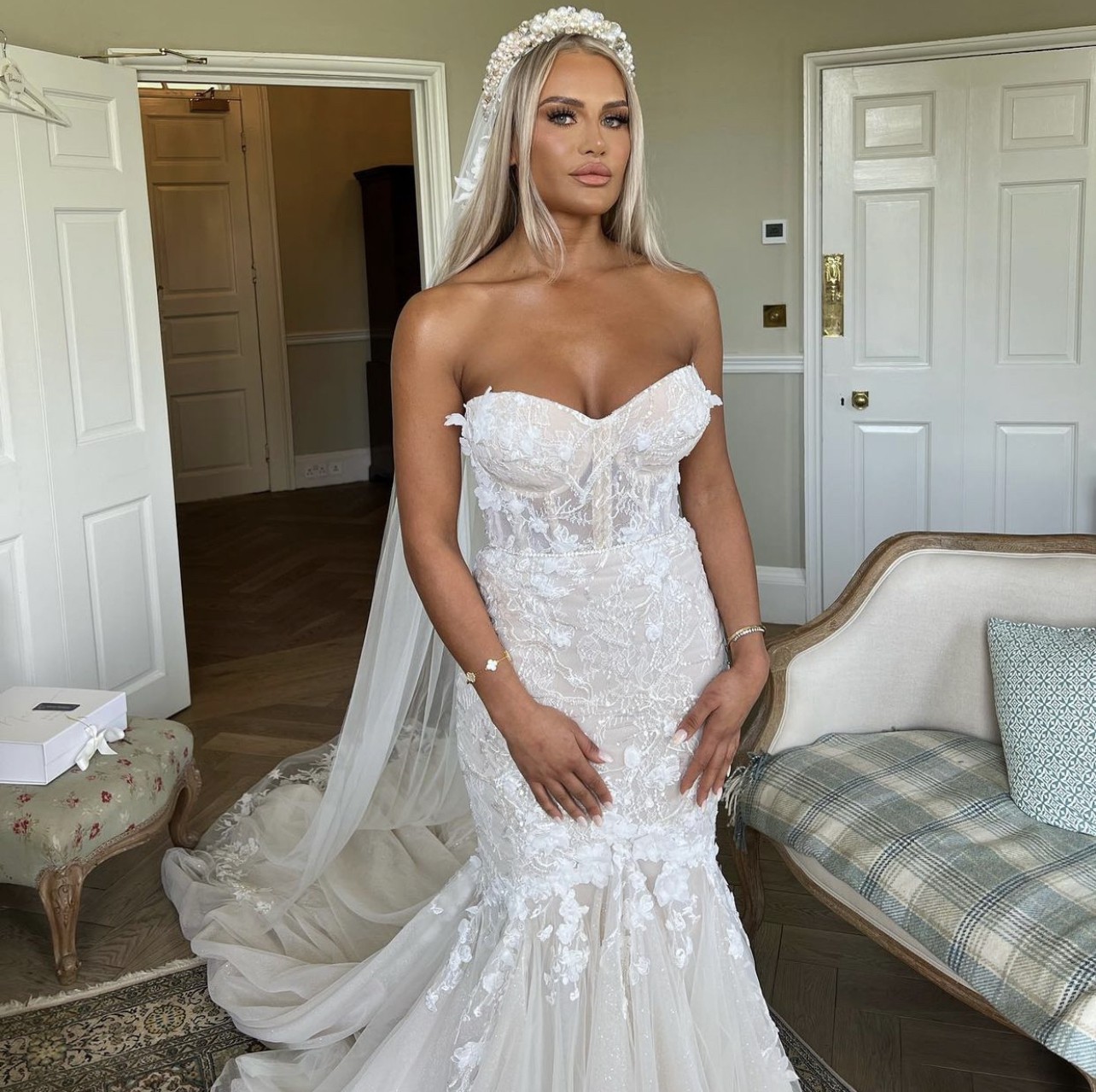 Berta Privee, 21-P02 Wedding Dress Save 47% Stillwhite