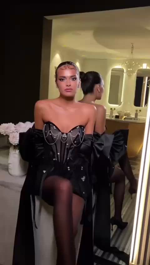 Rara Avis, Cosmopolitan