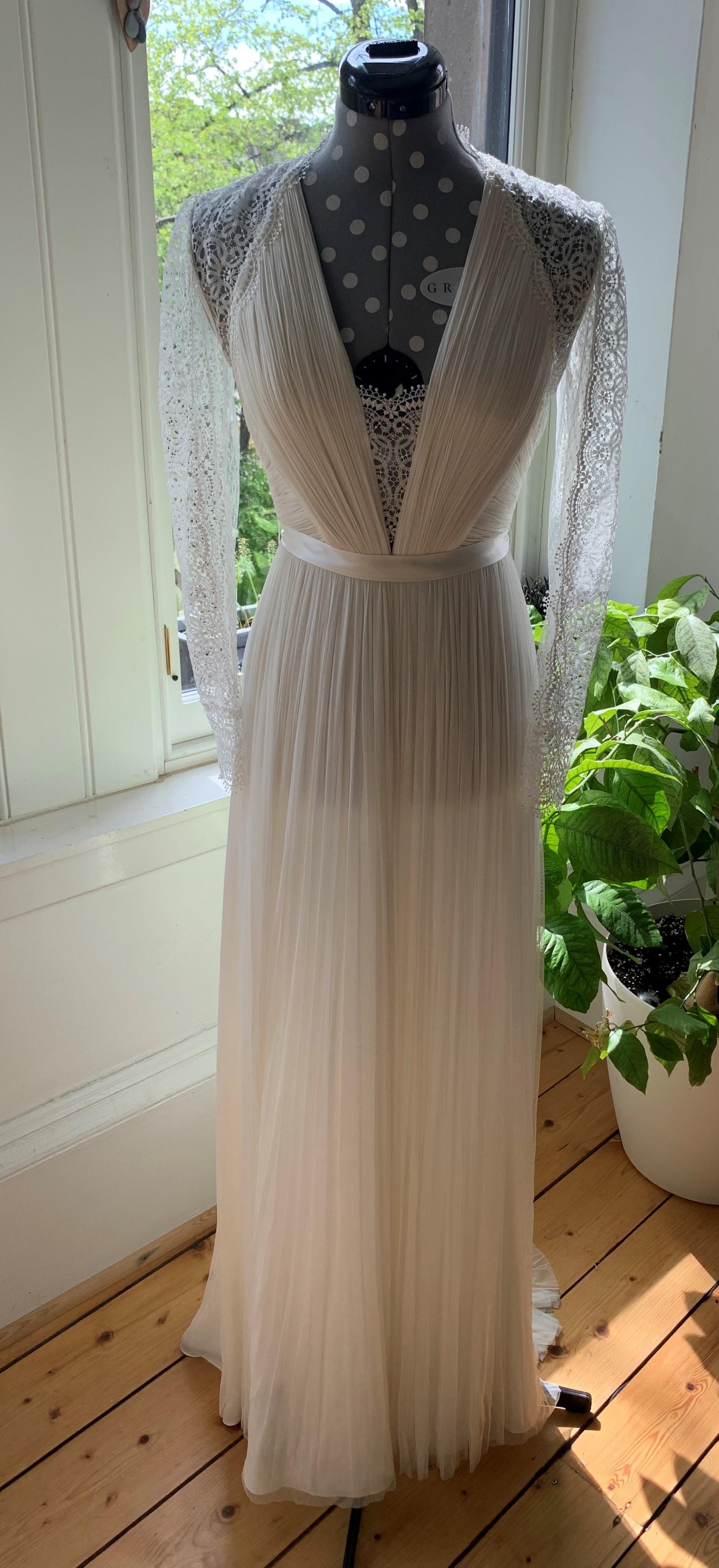 Catherine Deane, Kendra (80353) New Wedding Dress Save 88% - Stillwhite Catherine Deane, Kendra (80353) New Wedding Dress Save 88% - Stillwhite