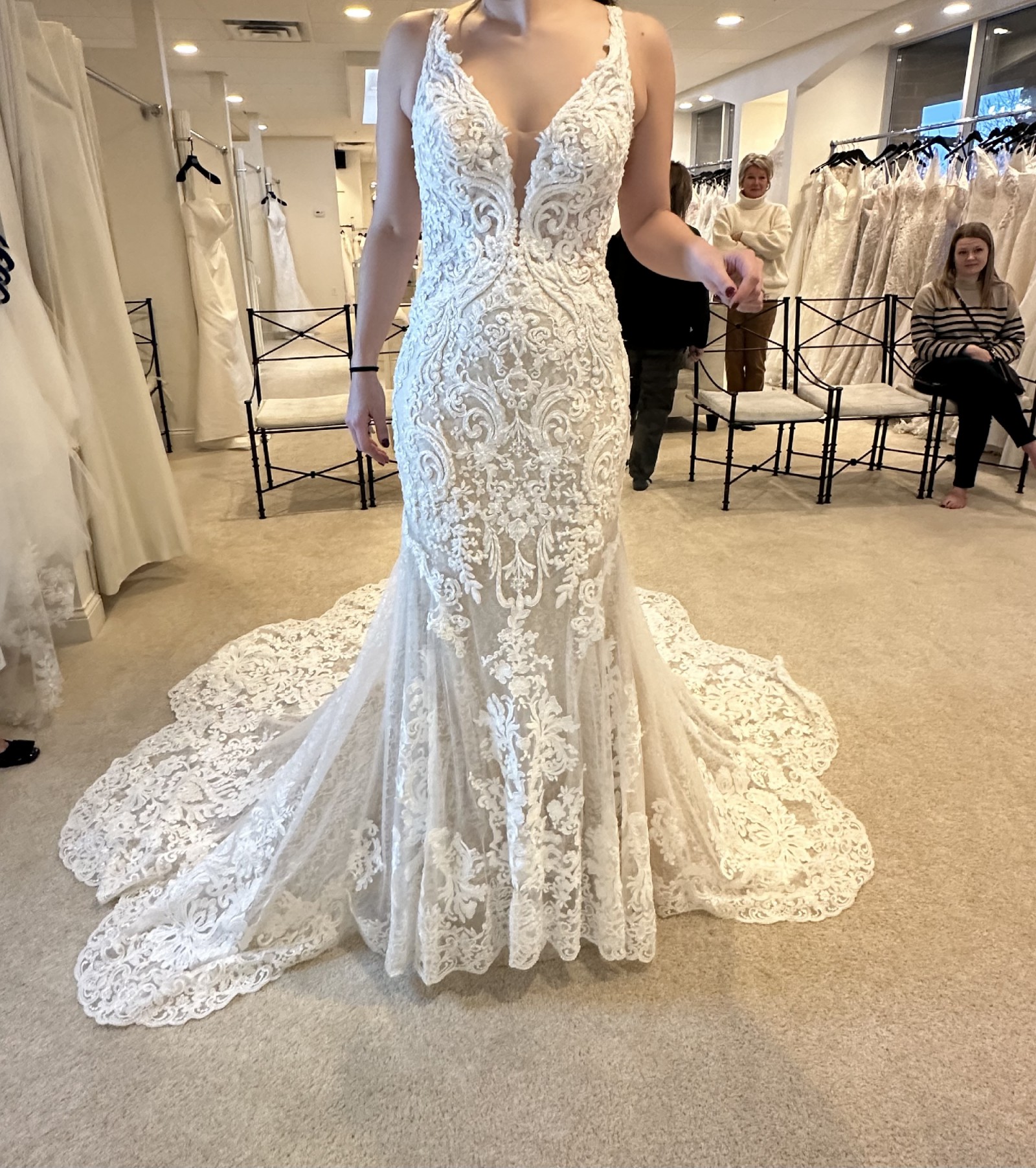 Martina Liana - FITTED LACE WEDDING DRESS WITH SCALLOPED TRAIN
