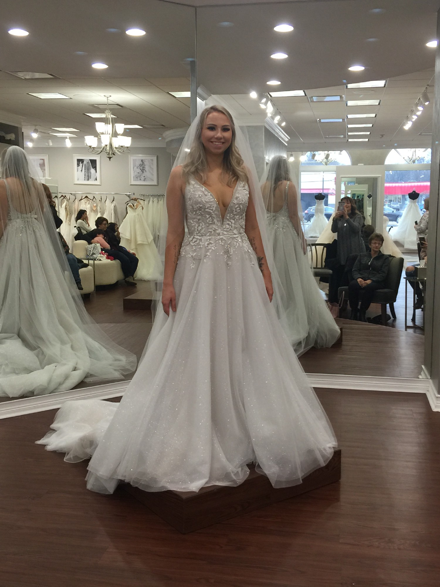 Hayley Paige Lauren Gown New Wedding Dress Save Stillwhite