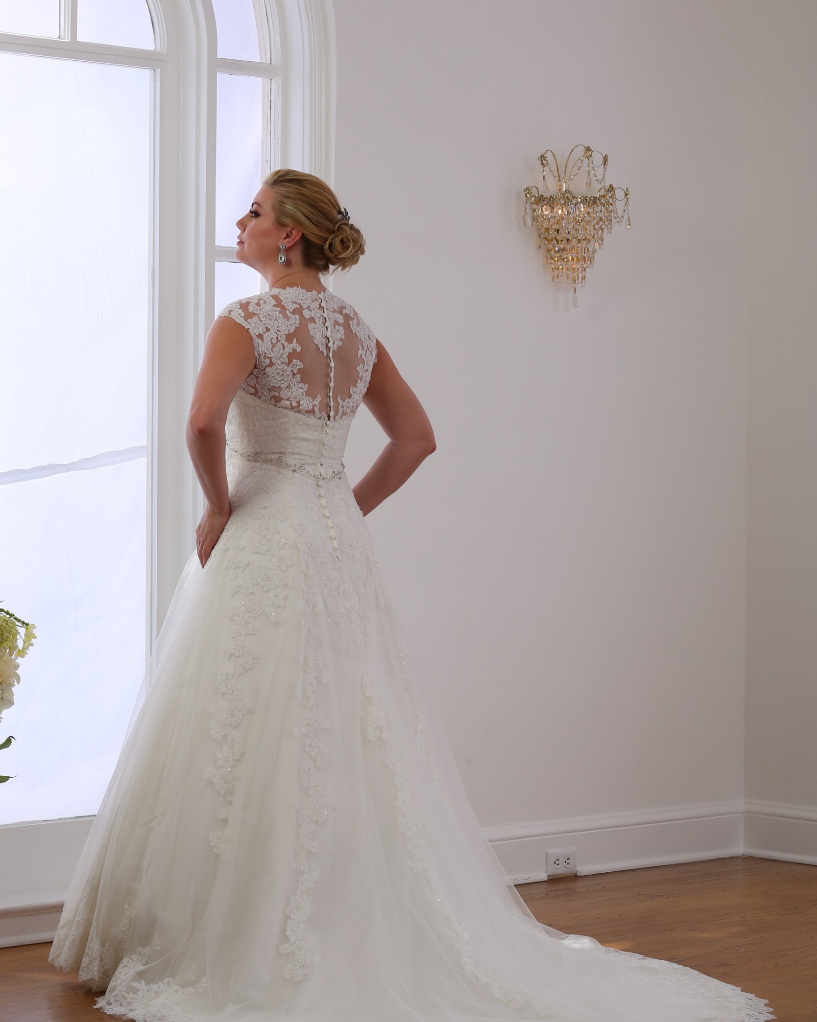 Venus Bridal, Woman Used Wedding Dress Save 41% - Stillwhite Venus Bridal, Woman Used Wedding Dress Save 41% - Stillwhite