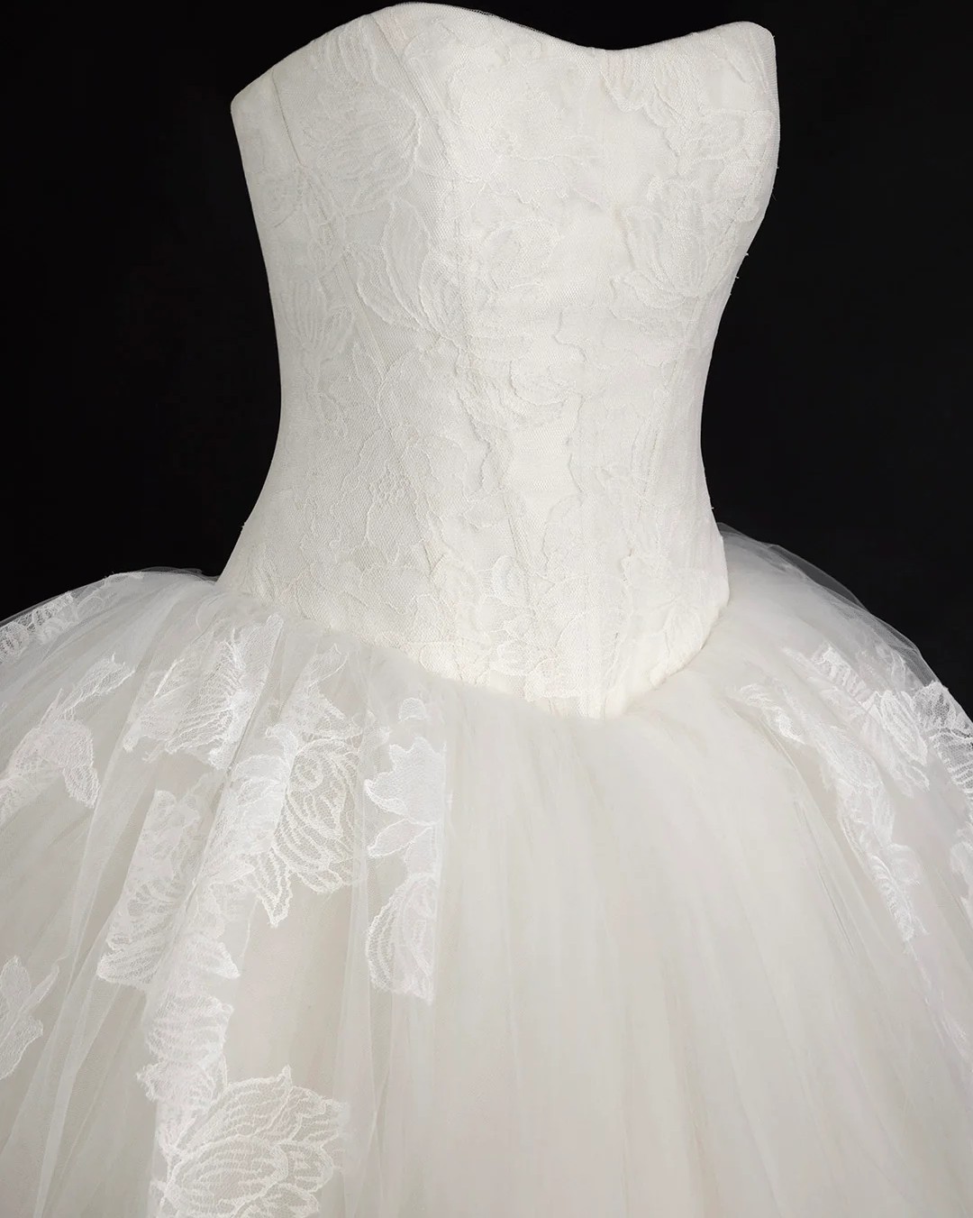 Vera Wang, Lisbeth Wedding Dress – Rare & Iconic – Excellent