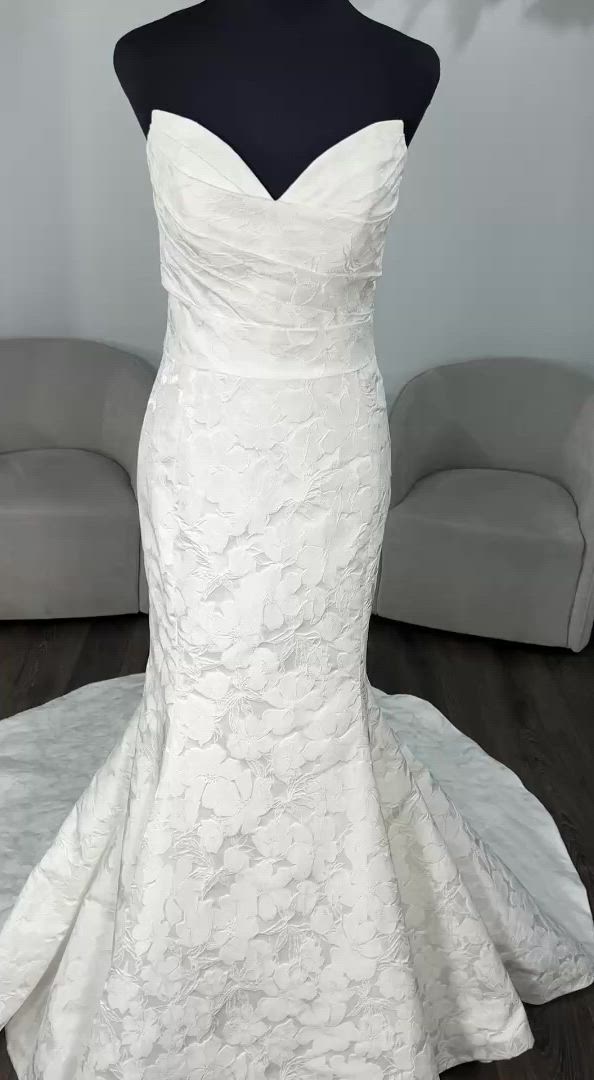 Maggie Sottero, Hilo