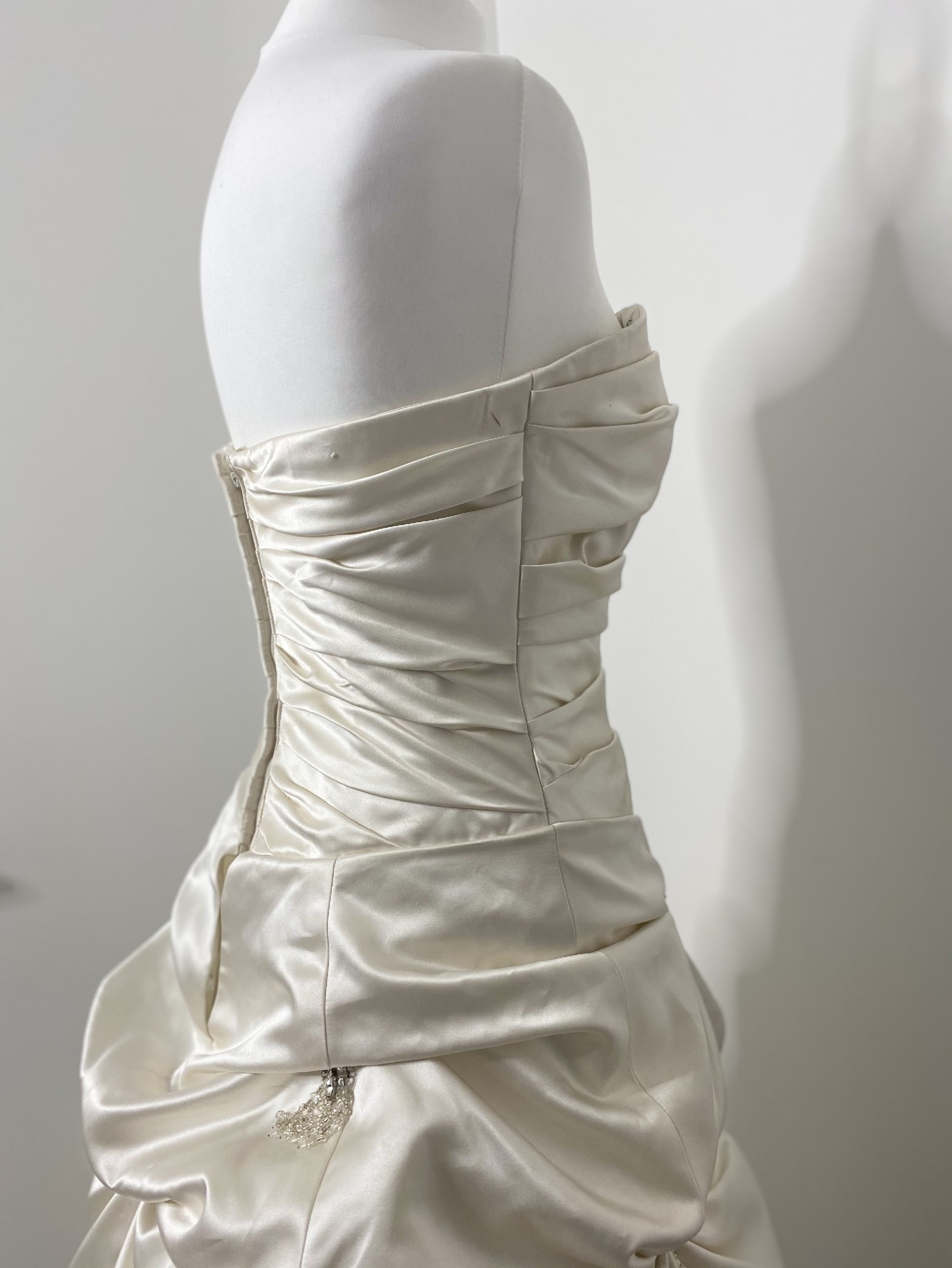 Alfred Sung Sample Wedding Dress