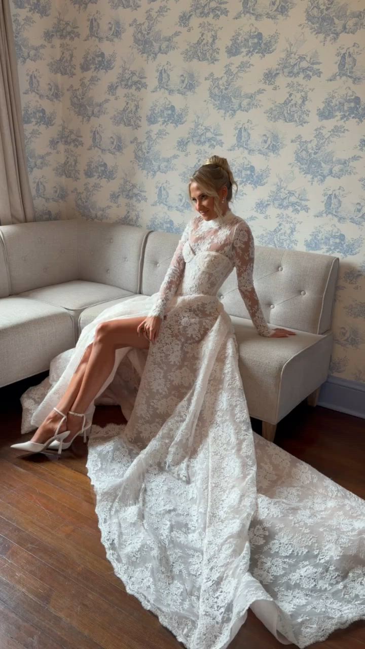 Galia Lahav, Akira