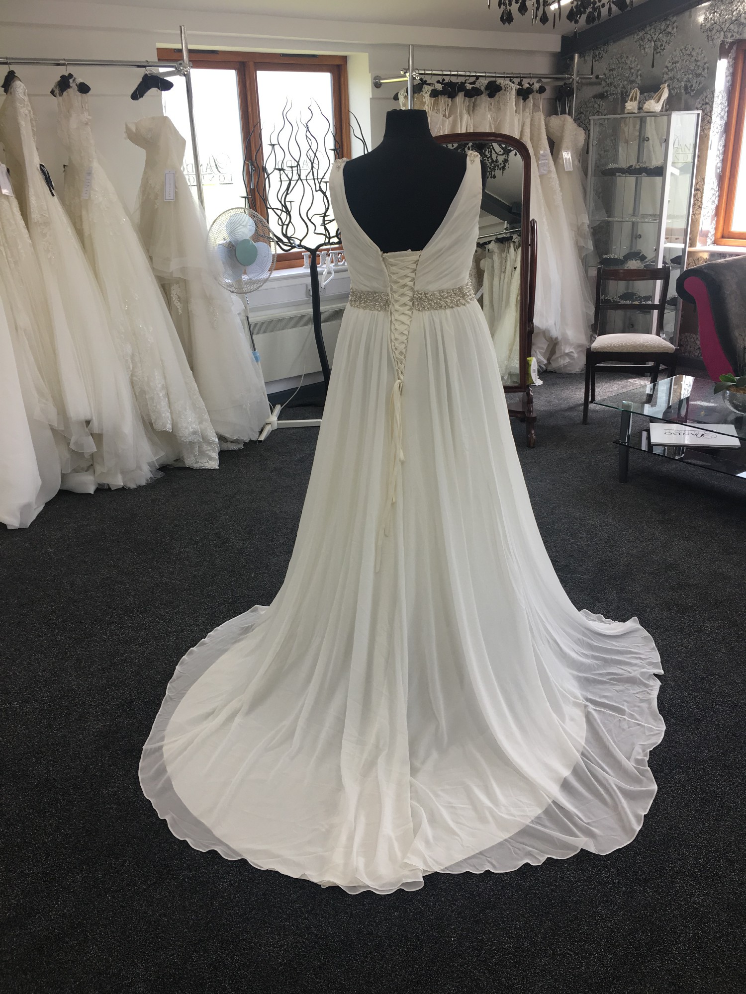 Confetti Lace Sample Wedding Dress Save 72 Stillwhite