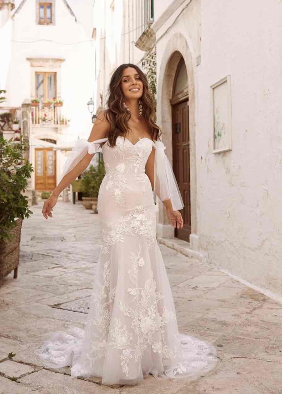 Madi Lane, Mara Sample Wedding Dress Save 84% - Stillwhite, image size:916x1278