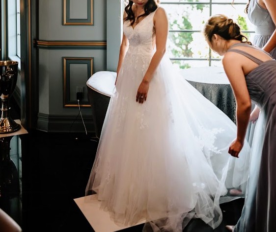 David's Bridal Collection, Mikado and Tulle V-Neck Ball Gown Wedding Dress  Preloved Wedding Dress Save 43%