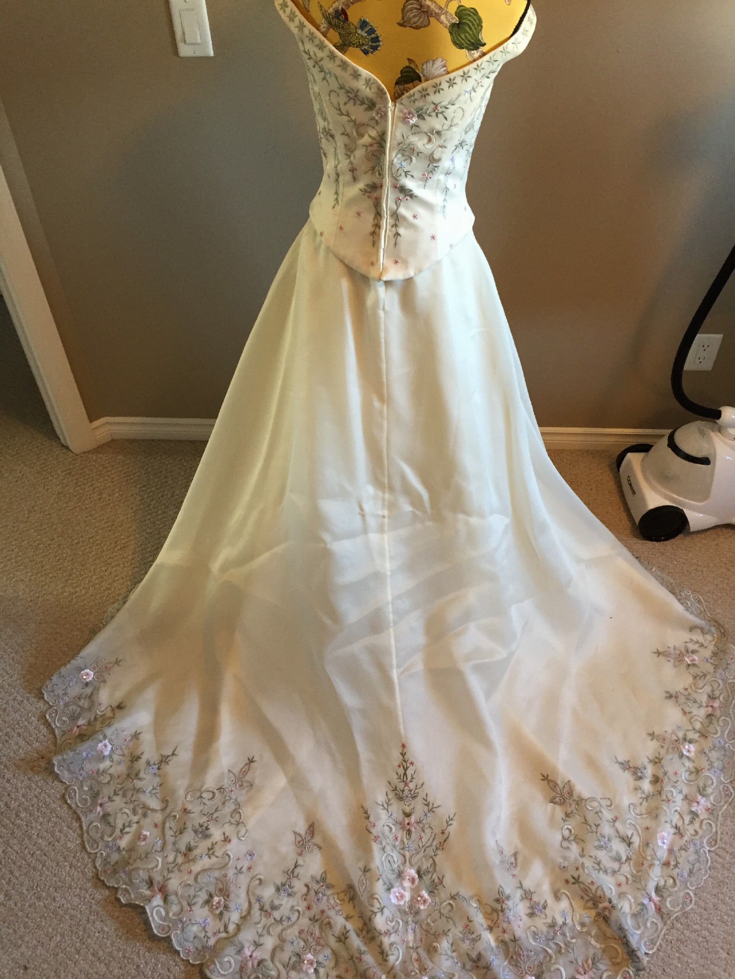 Demetrios 98249 Preloved Wedding Dress Save 77% - Stillwhite