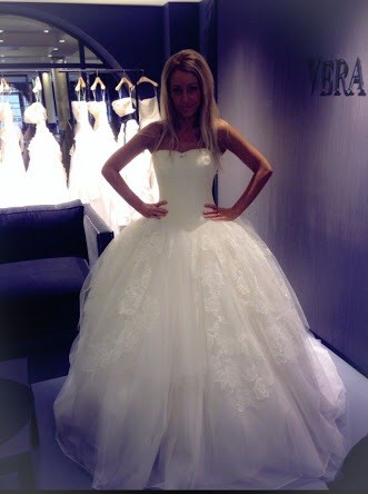 Vera Wang, LISBETH Preowned Wedding Dress Save 69% - Stillwhite