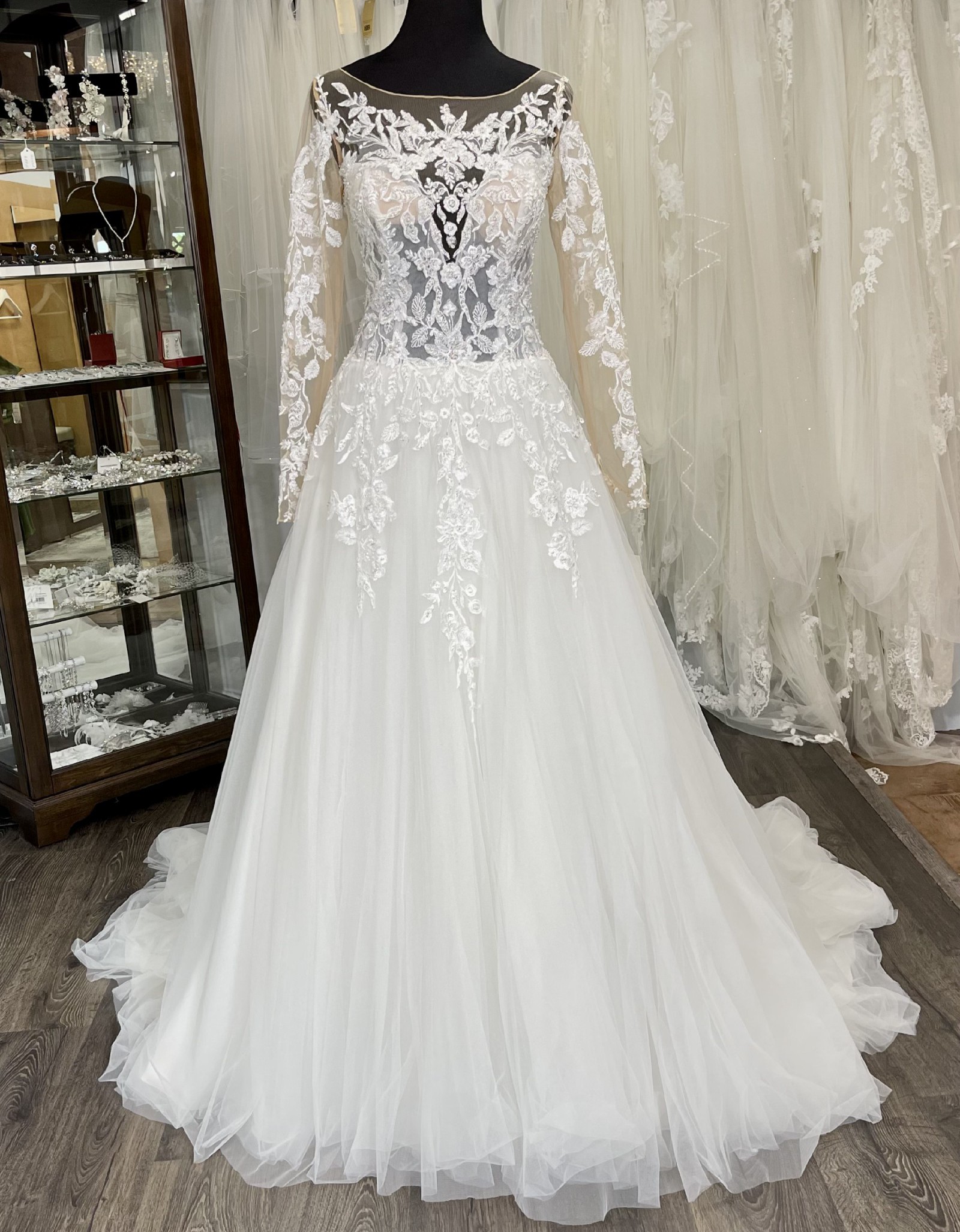 Pronovias Emelina Sample Wedding Dress Save 50% - Stillwhite