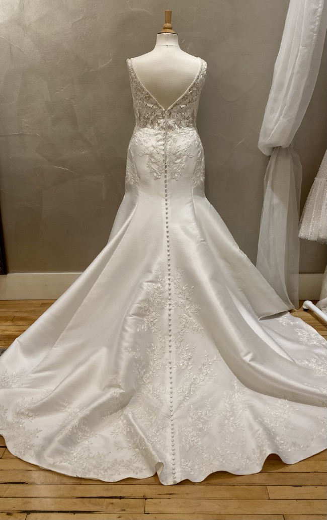 essense-of-australia-sample-wedding-dress-save-75-stillwhite