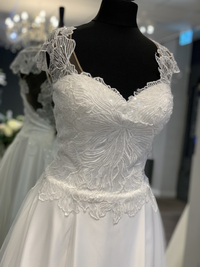 riki dalal sample sale