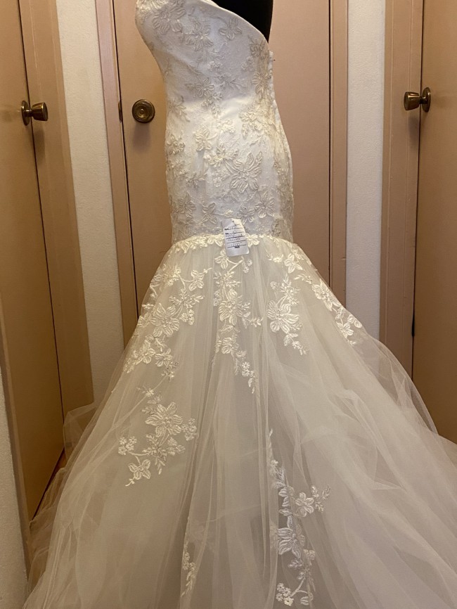Casablanca Bridal 2116 Sample Wedding Dress Save 85% - Stillwhite