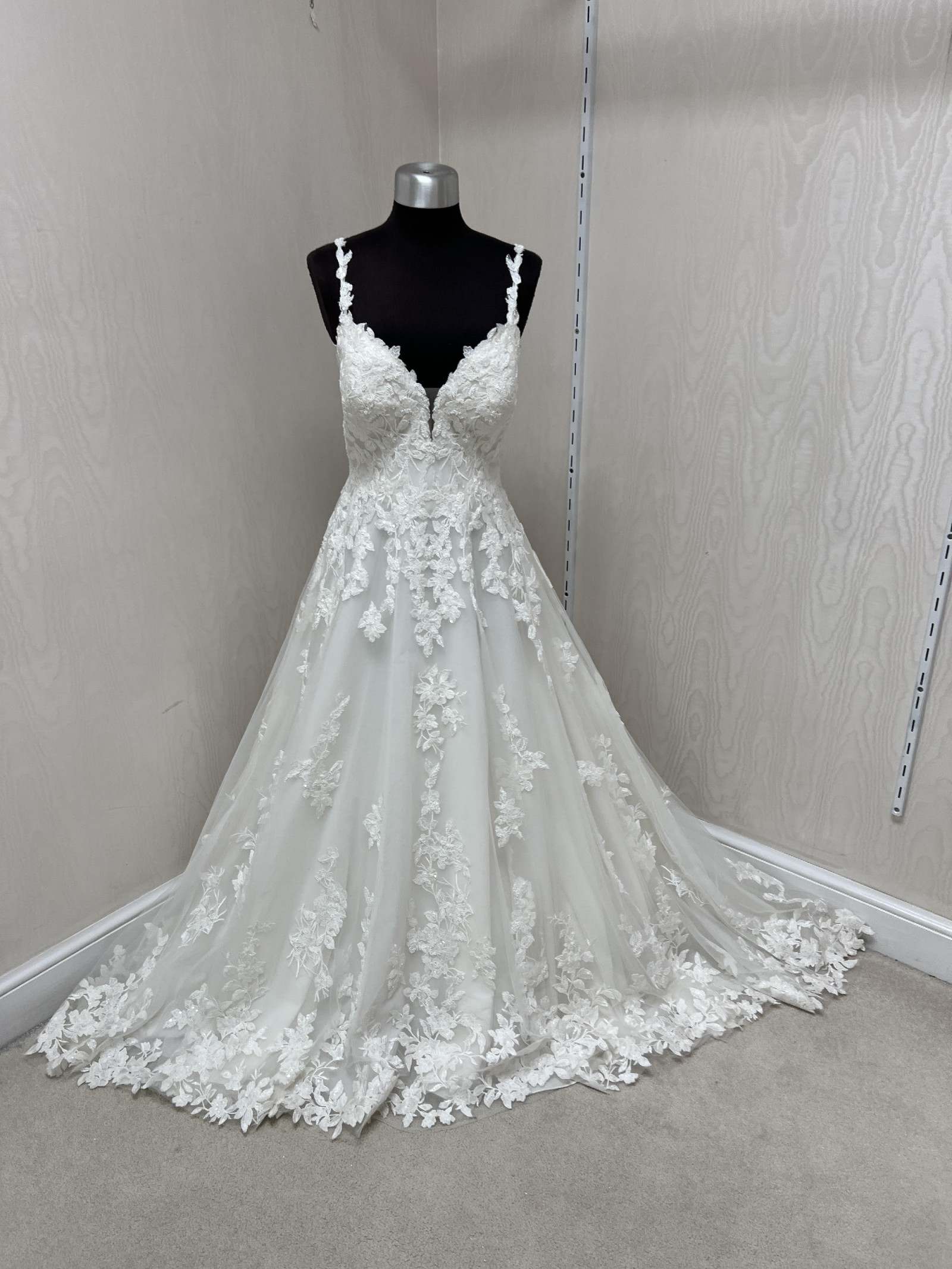 Allure Bridals 9811 Sample Wedding Dress Save 51 Stillwhite 6736