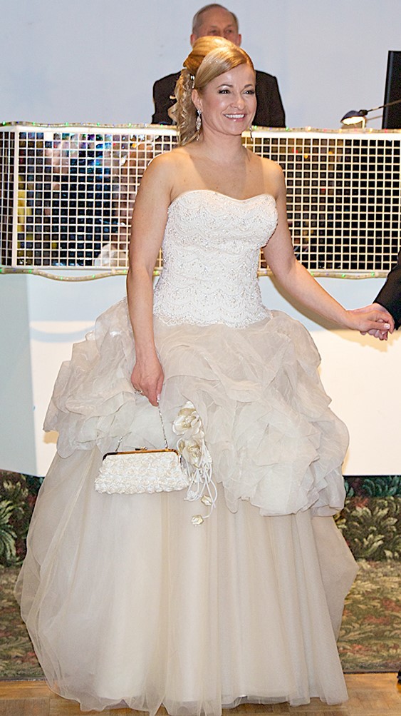 la belle wedding dress