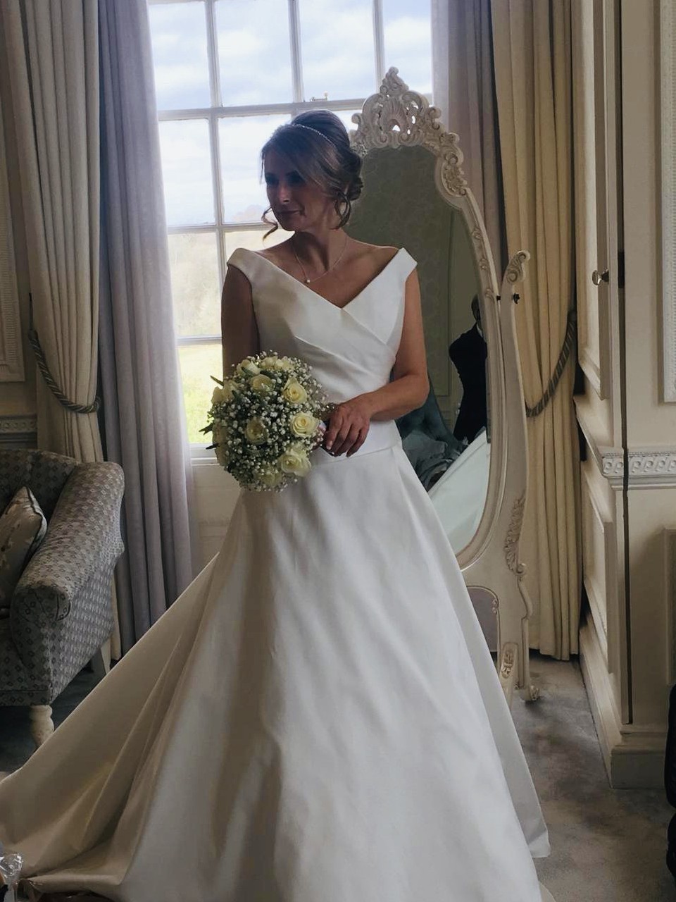 Suzanne Neville Cavetto Used Wedding Dress Save 75% - Stillwhite