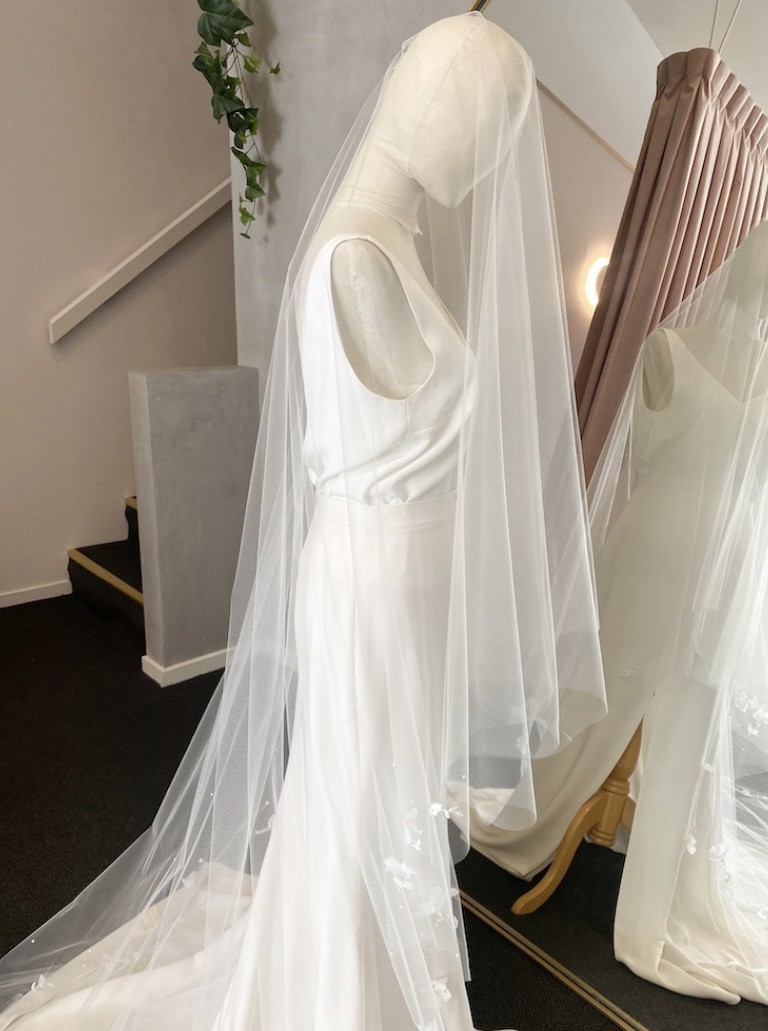 ATHENA  Wedding veil with flowers - TANIA MARAS BRIDAL