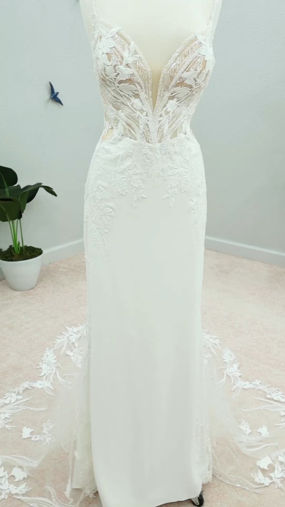 Enzoani, Rhea
